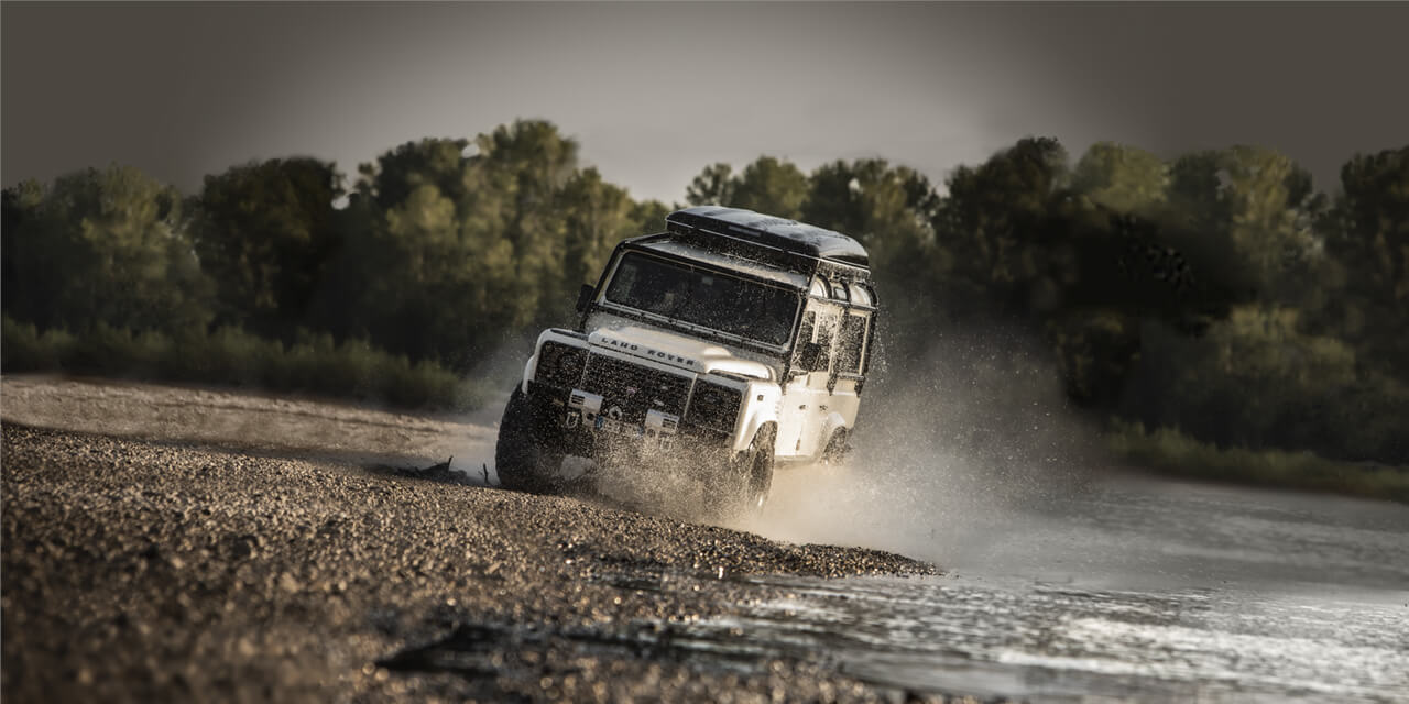 Autohome - Land Rover tout terrain avec tente de toit